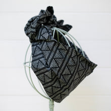 Load image into Gallery viewer, Pebble Mountains OG Headwrap
