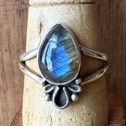 Labradorite Radish Ring sz. 10+