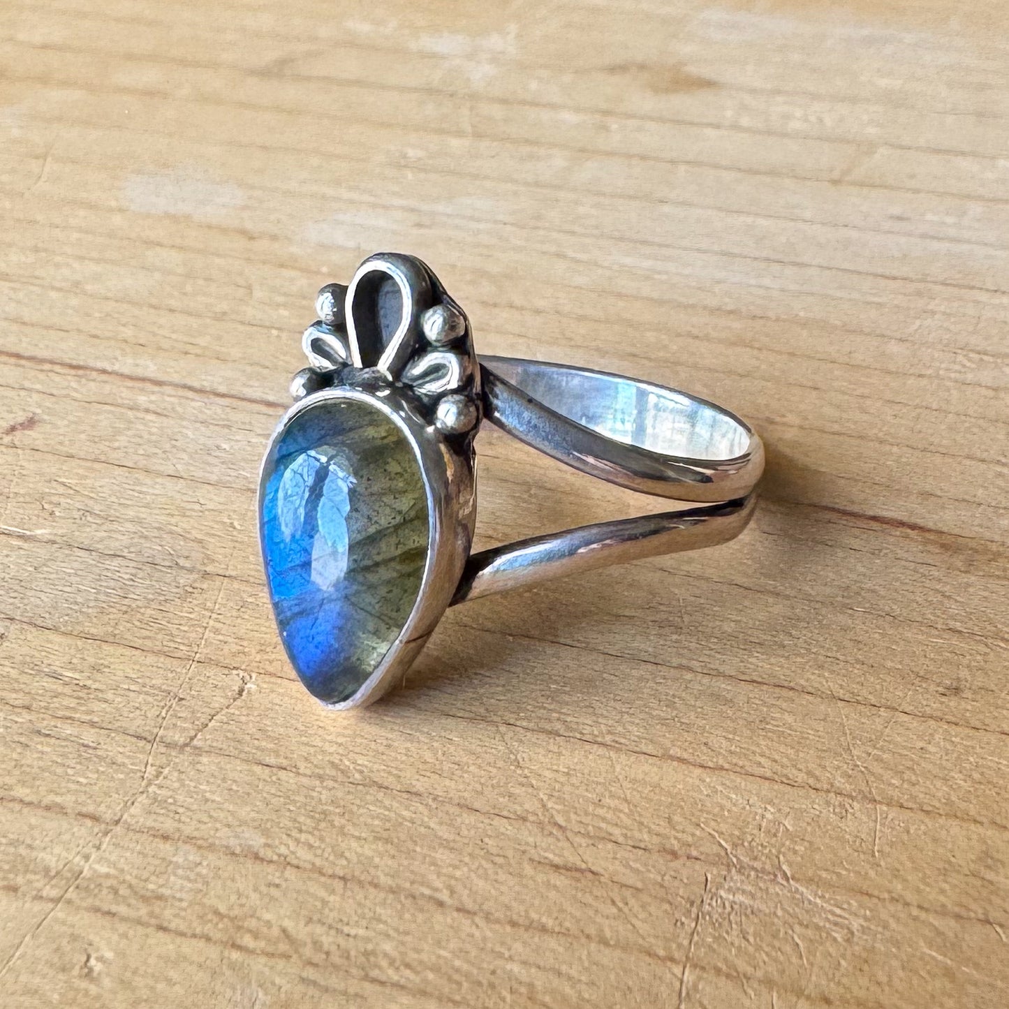 Labradorite Radish Ring sz. 10+