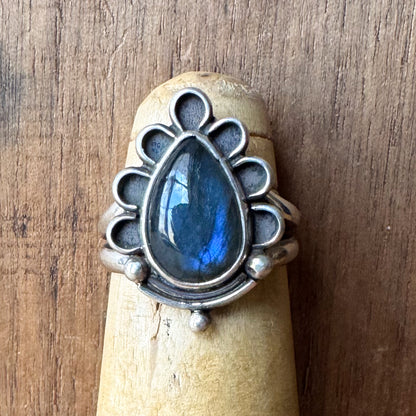 Labradorite Petals Ring sz. 6.5+