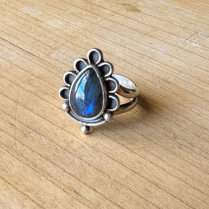 Labradorite Petals Ring sz. 6.5+