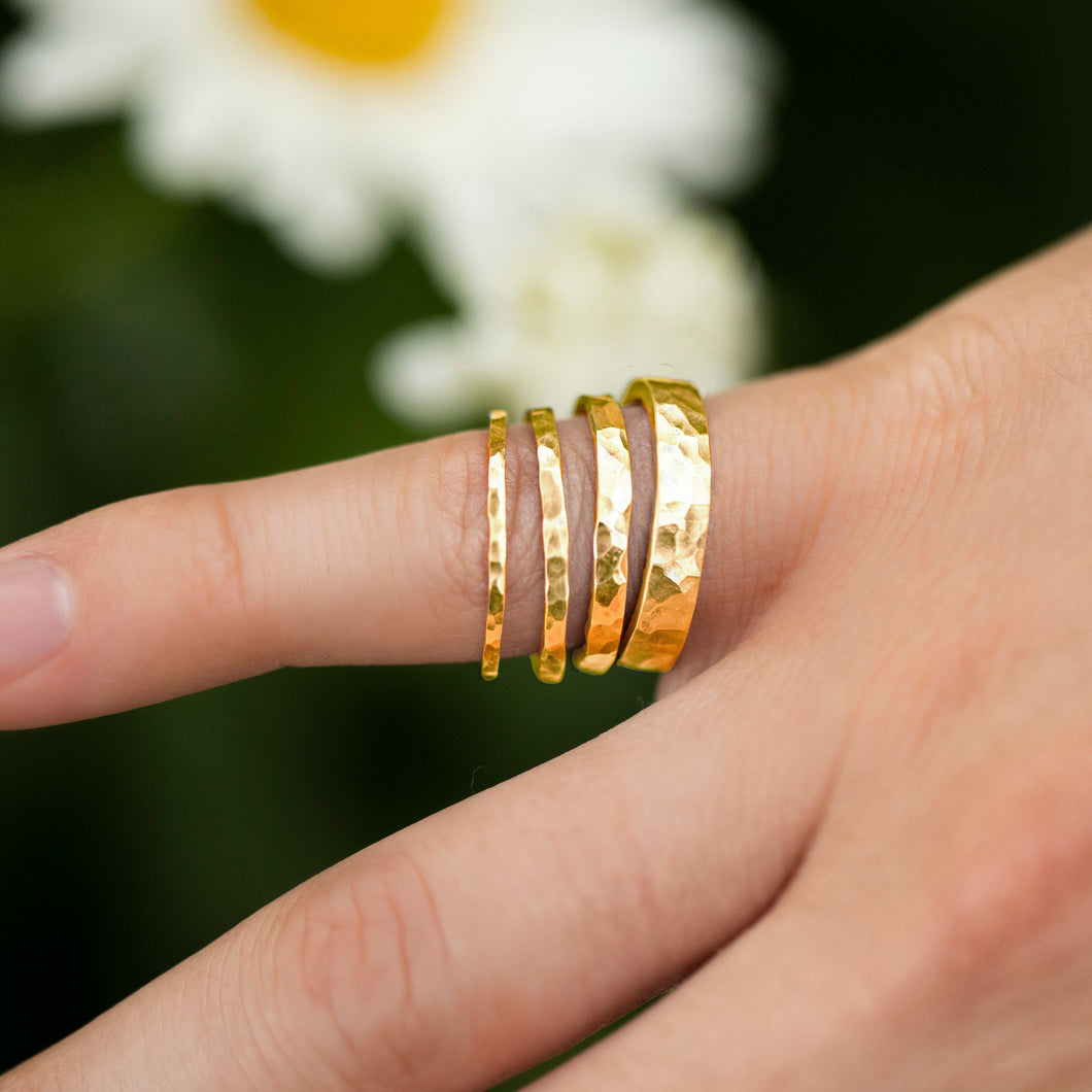 4mm 18K Gold Hammered Ring
